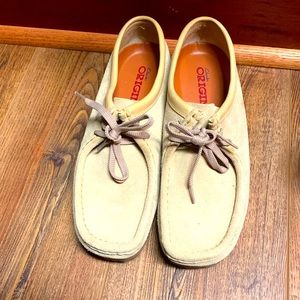 Size 10 Clark’s Wallabees